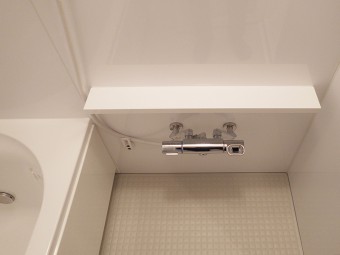 ブルーのクロスの奥行き効果で爽やかトイレを演出 渋谷区 M様邸 ブルーのクロスの奥行き効果で爽やかトイレを演出 渋谷区 M様邸